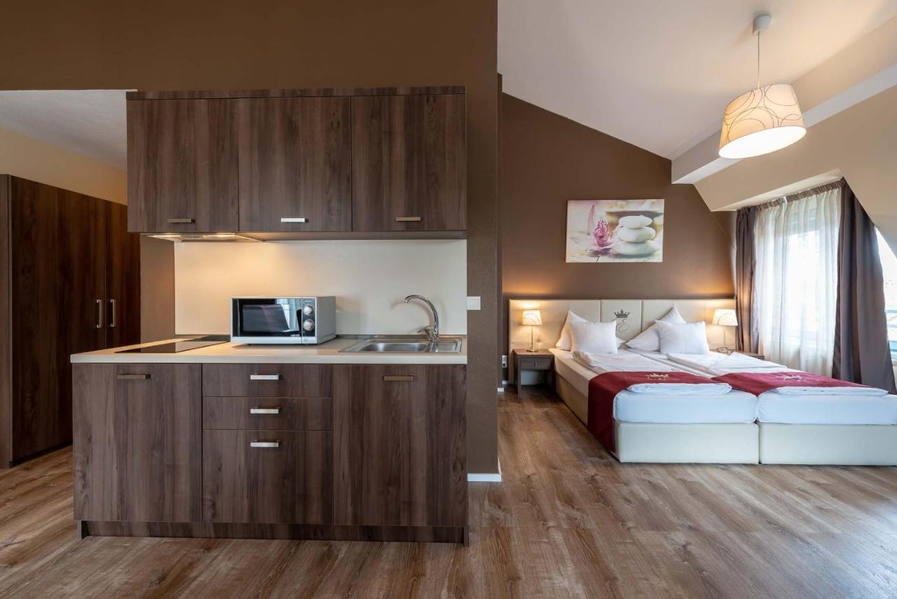 Empress Boutique 3* München